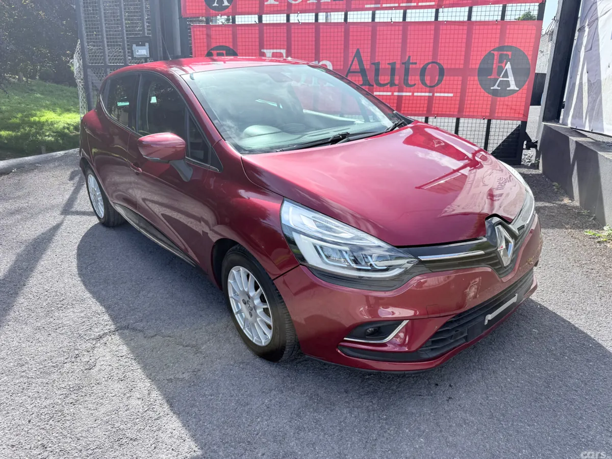 Renault Clio Hatchback, Petrol, 2017, Red