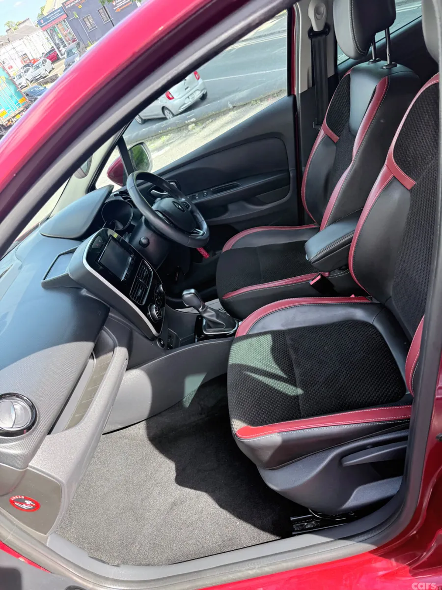 Renault Clio Hatchback, Petrol, 2017, Red