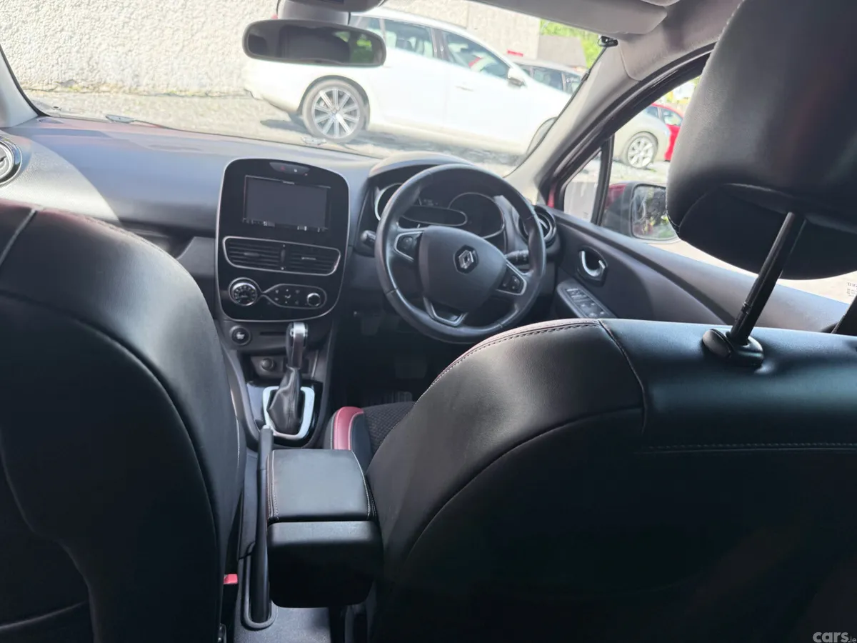 Renault Clio Hatchback, Petrol, 2017, Red