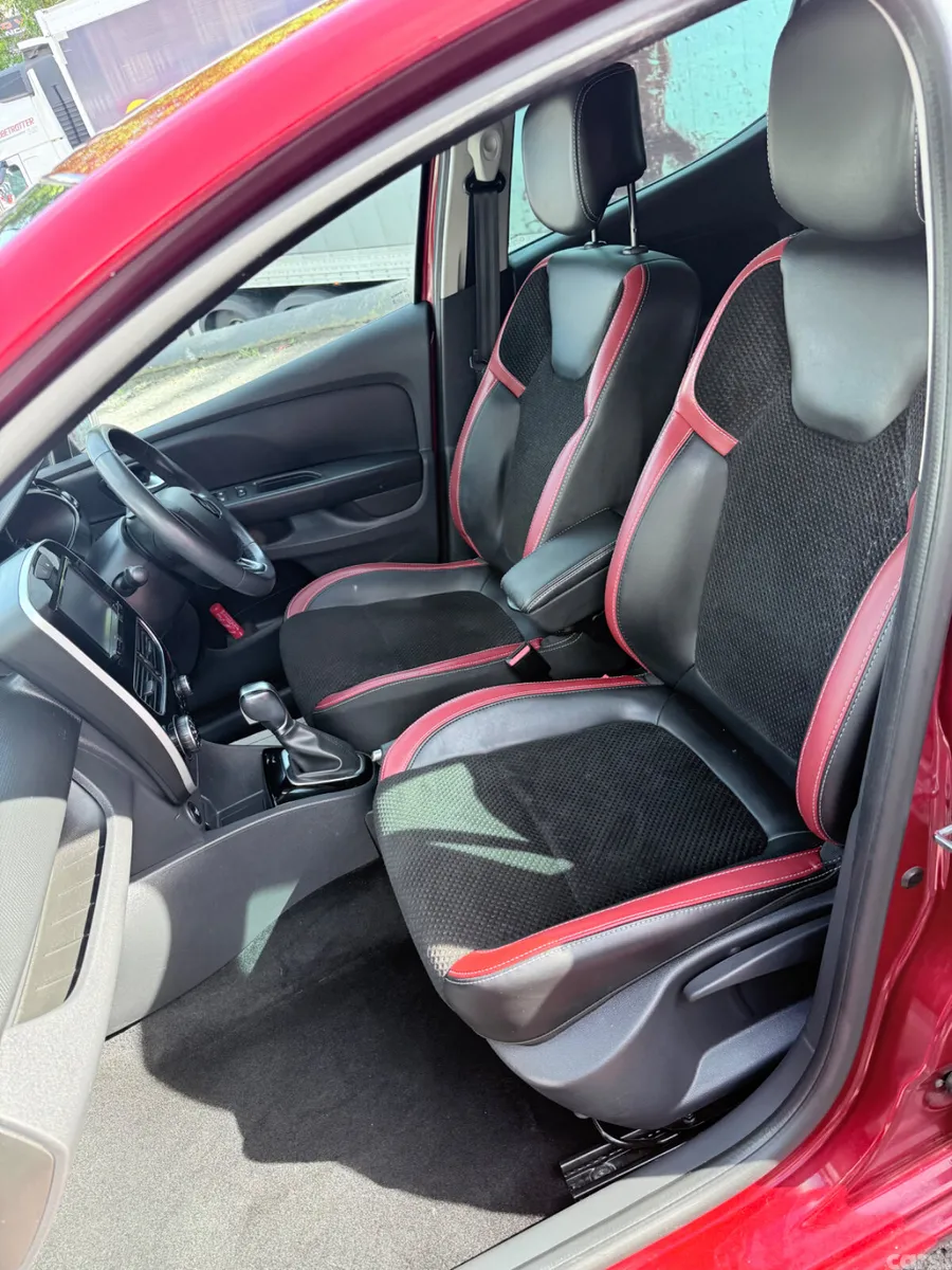 Renault Clio Hatchback, Petrol, 2017, Red