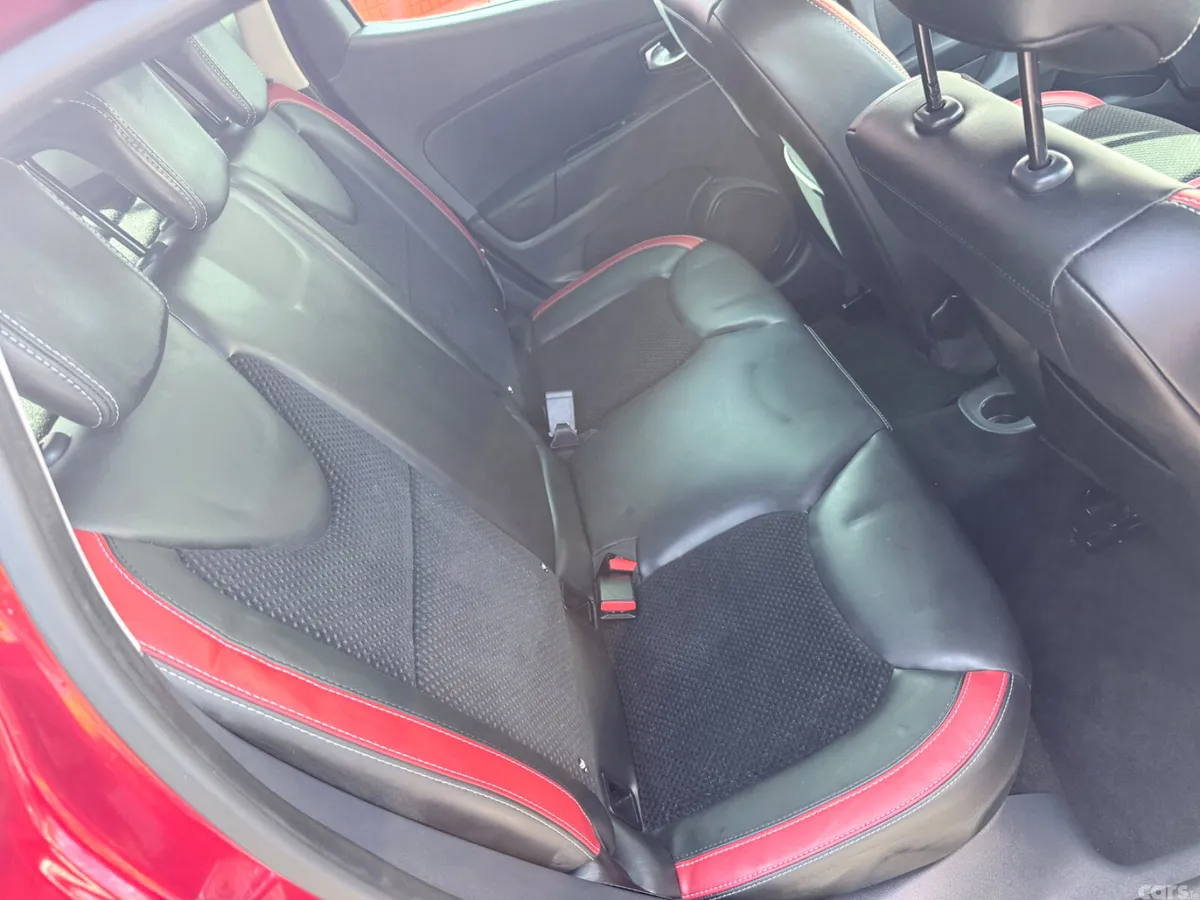 Renault Clio Hatchback, Petrol, 2017, Red
