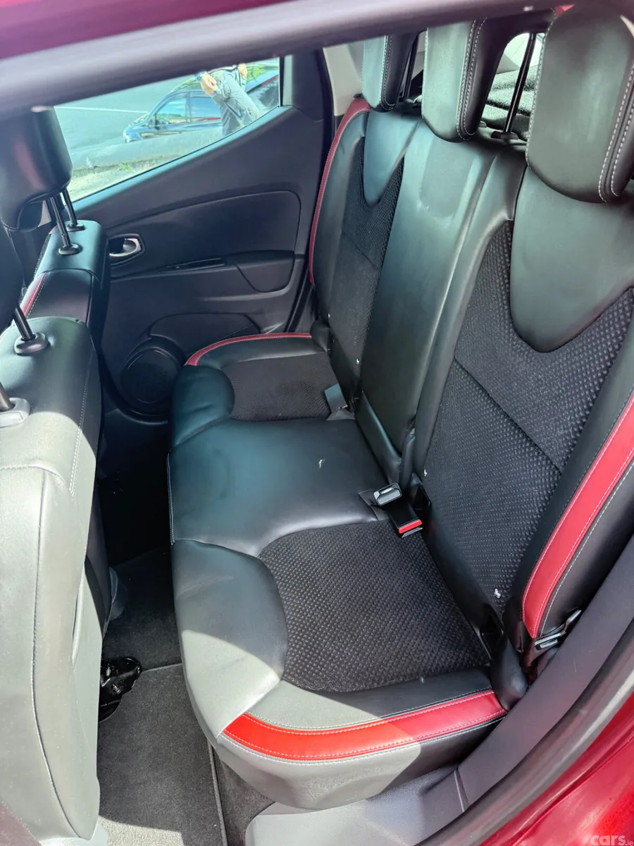 Renault Clio Hatchback, Petrol, 2017, Red