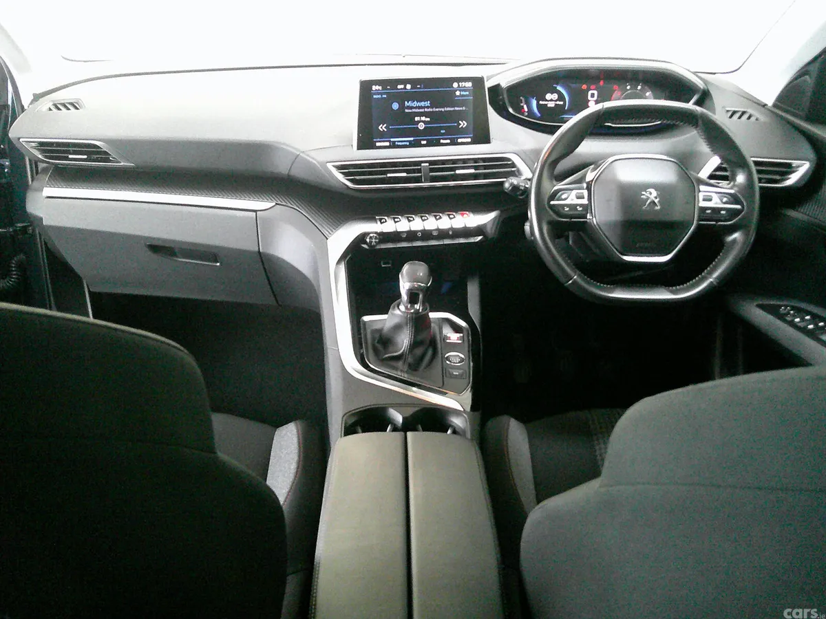 Peugeot 5008 SUV, Diesel, 2022, Blue