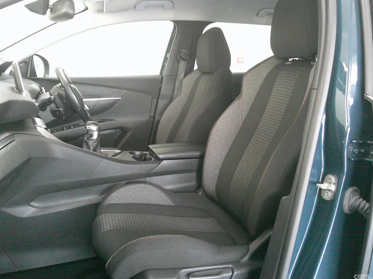 Peugeot 5008 SUV, Diesel, 2022, Blue