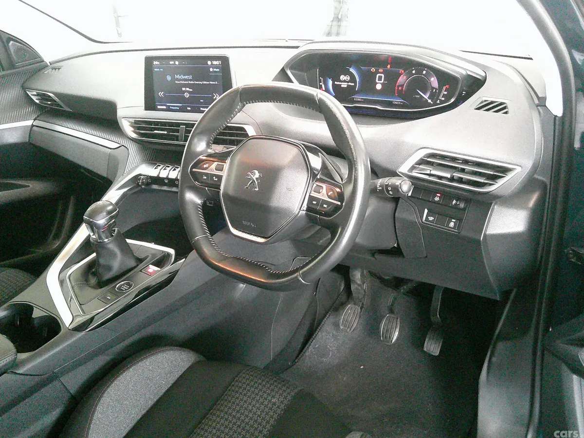 Peugeot 5008 SUV, Diesel, 2022, Blue