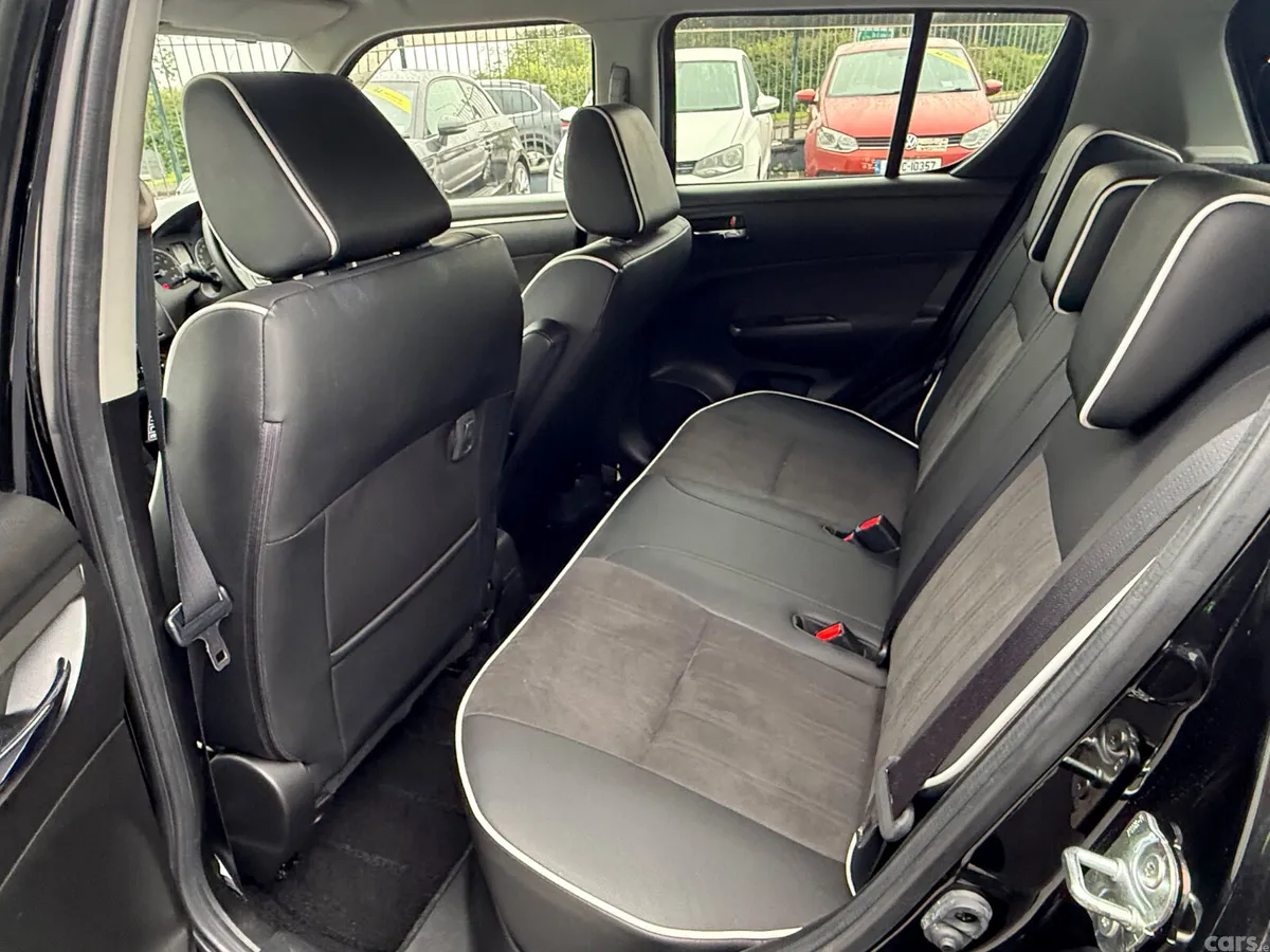 Suzuki Swift Hatchback, Petrol, 2015, Black