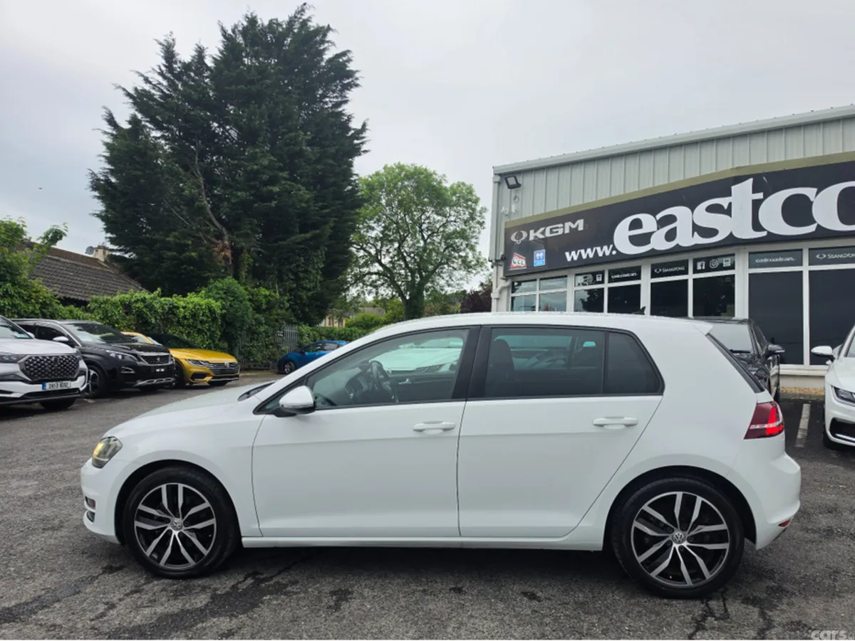 Volkswagen Golf Hatchback, Petrol, 2017, White