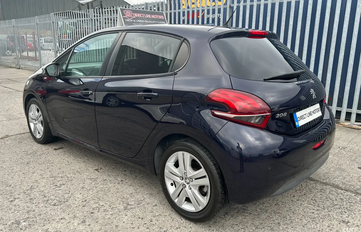 Peugeot 208 Hatchback, Petrol, 2016, Red
