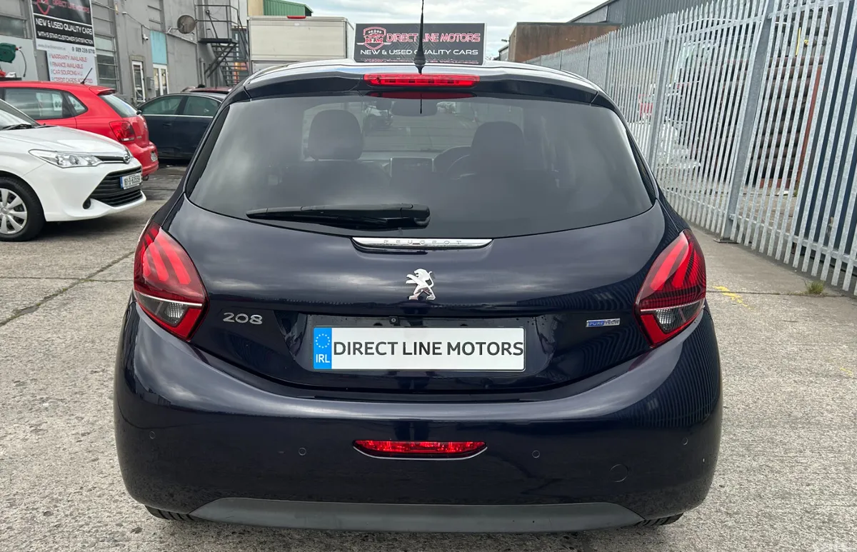 Peugeot 208 Hatchback, Petrol, 2016, Red