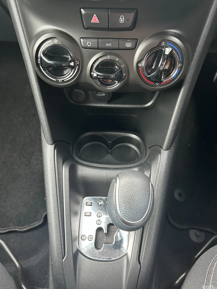 Peugeot 208 Hatchback, Petrol, 2016, Red