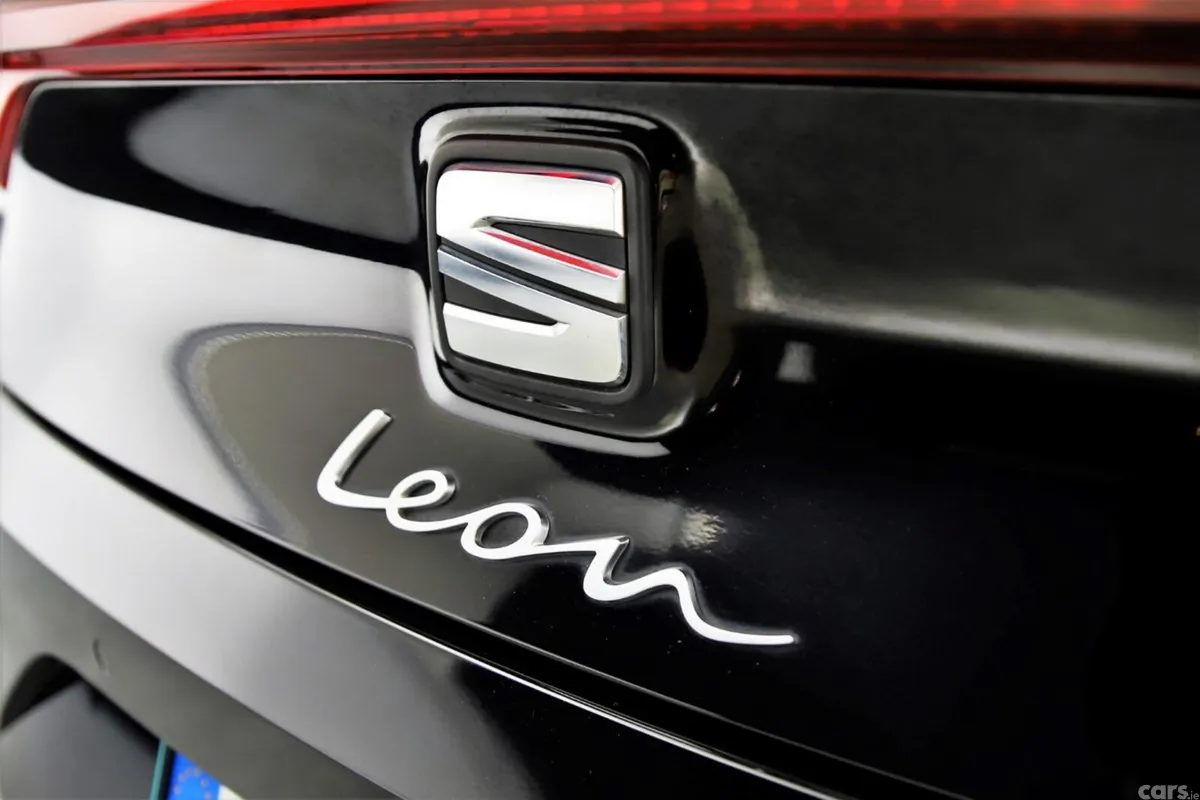 SEAT Leon Hatchback, Petrol Plug-in Hybrid, 2021, Black