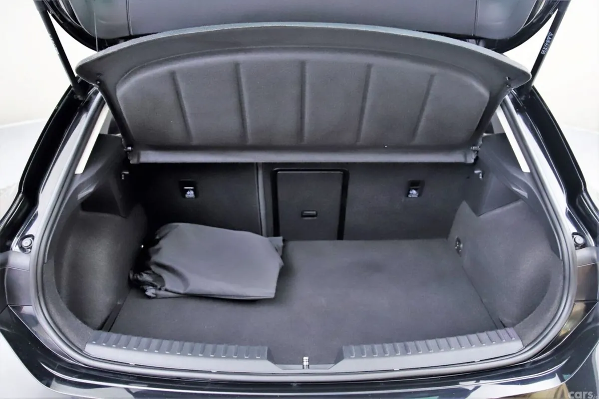 SEAT Leon Hatchback, Petrol Plug-in Hybrid, 2021, Black