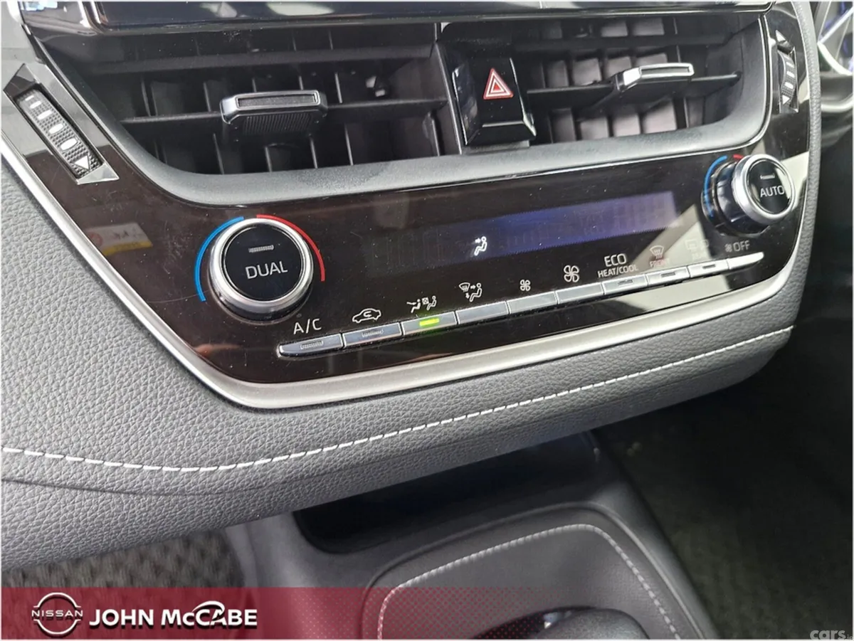 Toyota Corolla Saloon, Petrol Hybrid, 2018, Silver