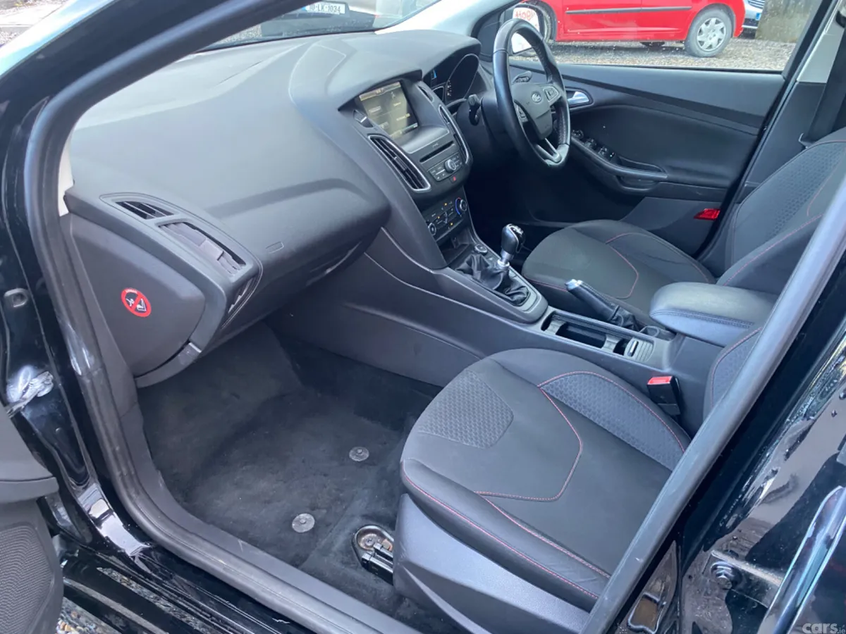 Ford Focus Hatchback, Petrol, 2016, Black