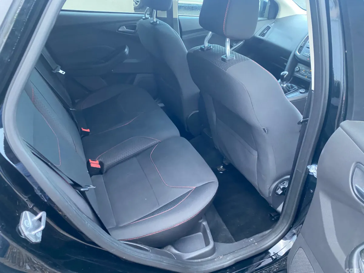 Ford Focus Hatchback, Petrol, 2016, Black