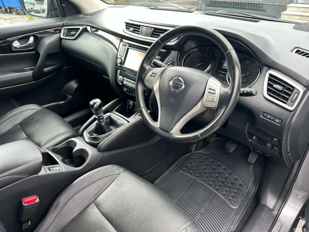 Nissan Qashqai SUV, Diesel, 2016, Grey