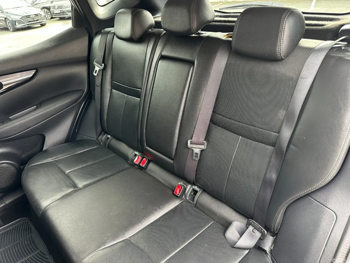 Nissan Qashqai SUV, Diesel, 2016, Grey