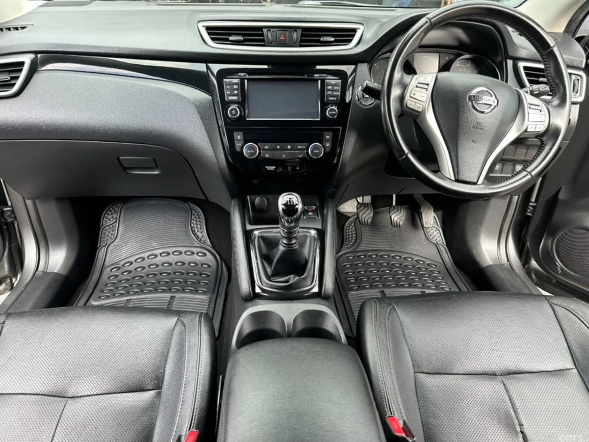 Nissan Qashqai SUV, Diesel, 2016, Grey