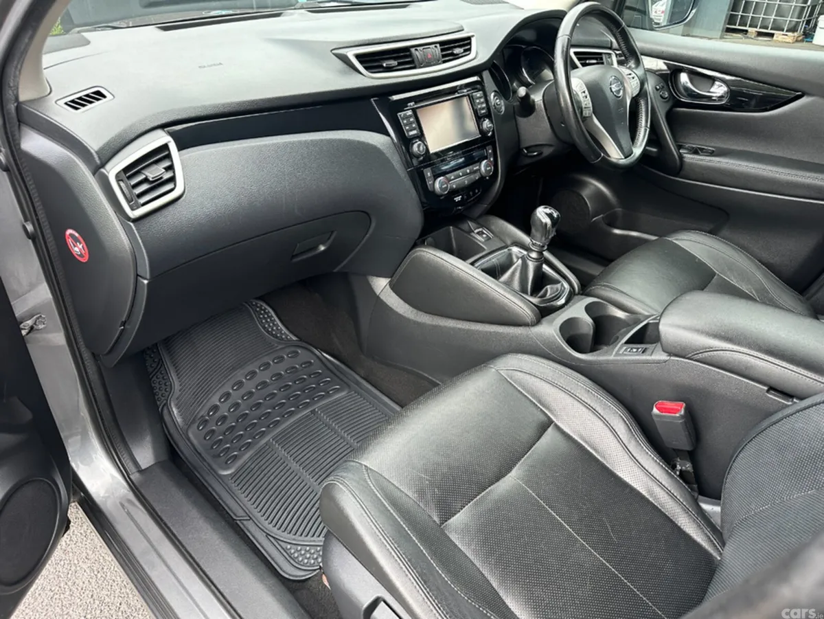 Nissan Qashqai SUV, Diesel, 2016, Grey