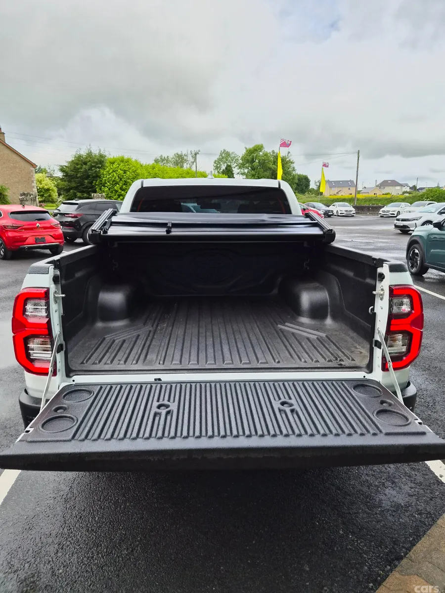 Toyota Hilux Pick Up, Diesel, 2024, White