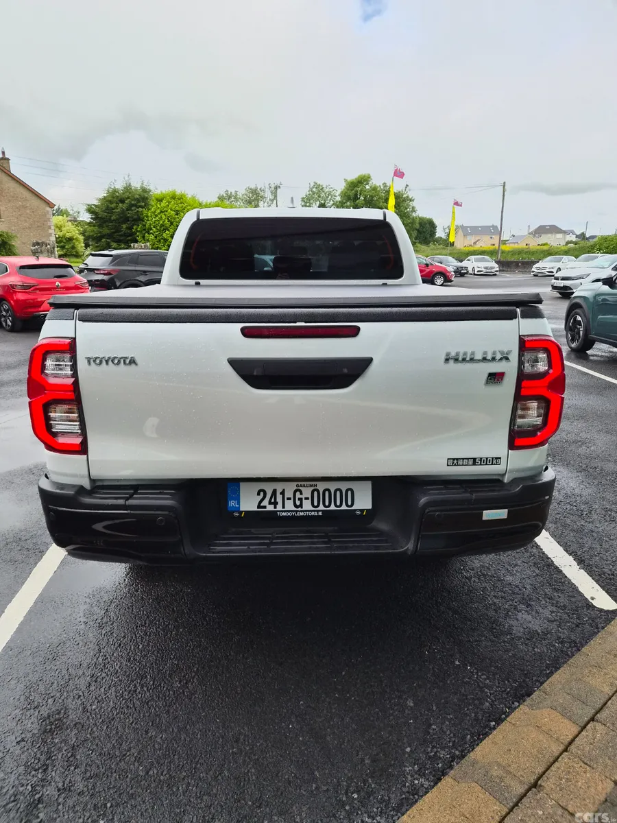 Toyota Hilux Pick Up, Diesel, 2024, White