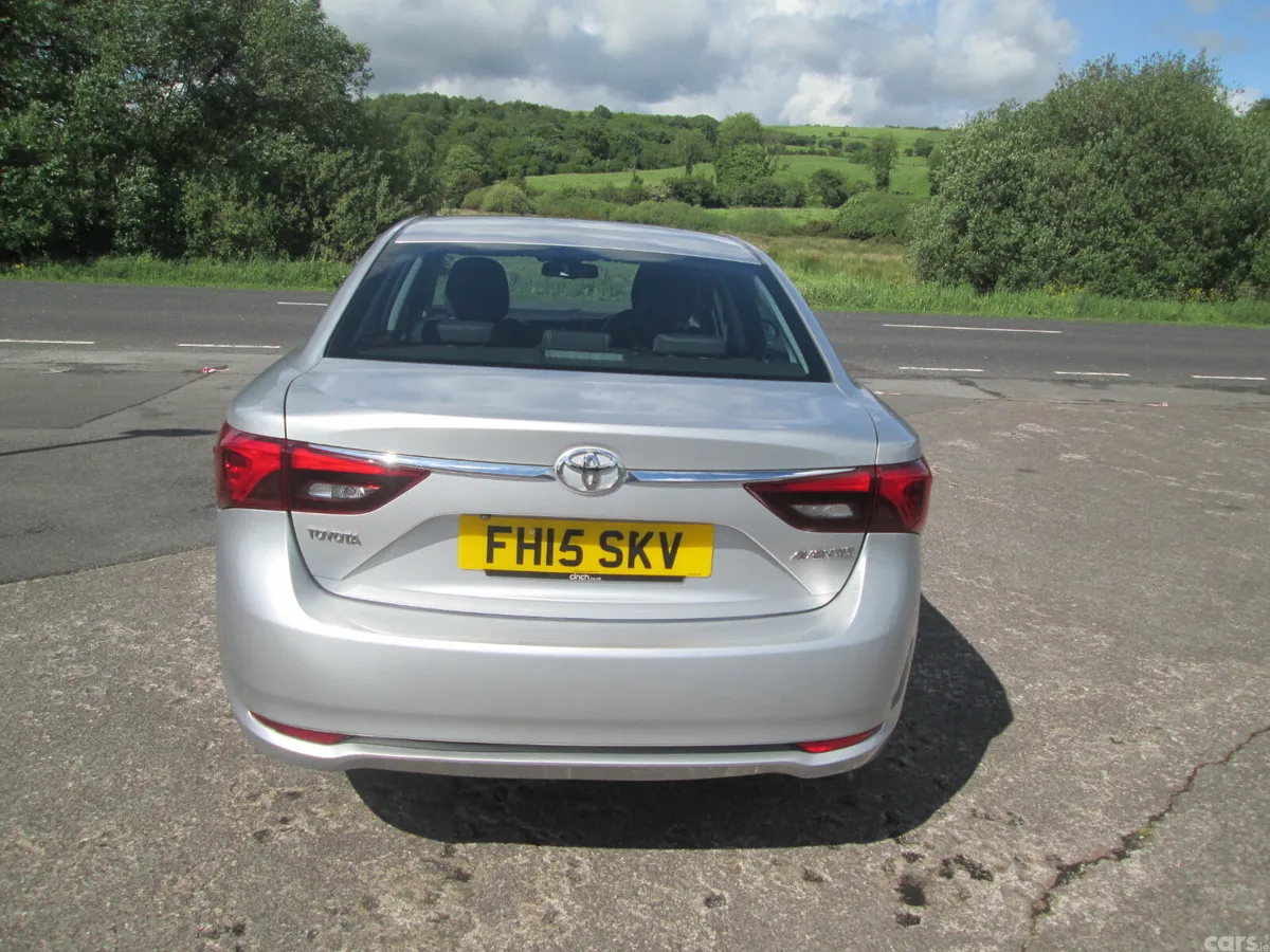 Toyota Avensis Saloon, Diesel, 2015, Silver
