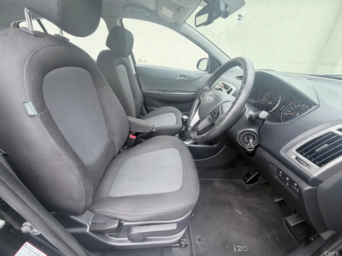 Hyundai i20 Hatchback, Petrol, 2014, Black
