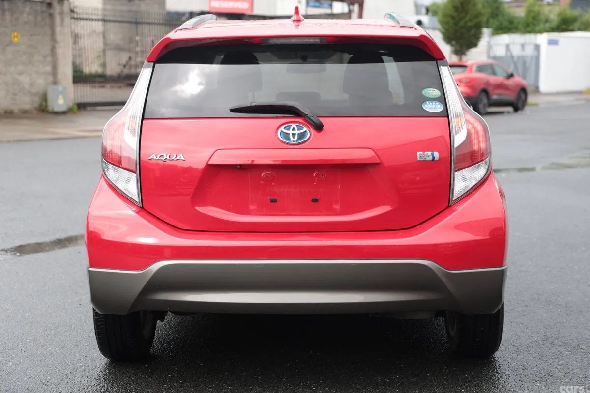 Toyota Aqua Hatchback, Petrol Hybrid, 2015, Red
