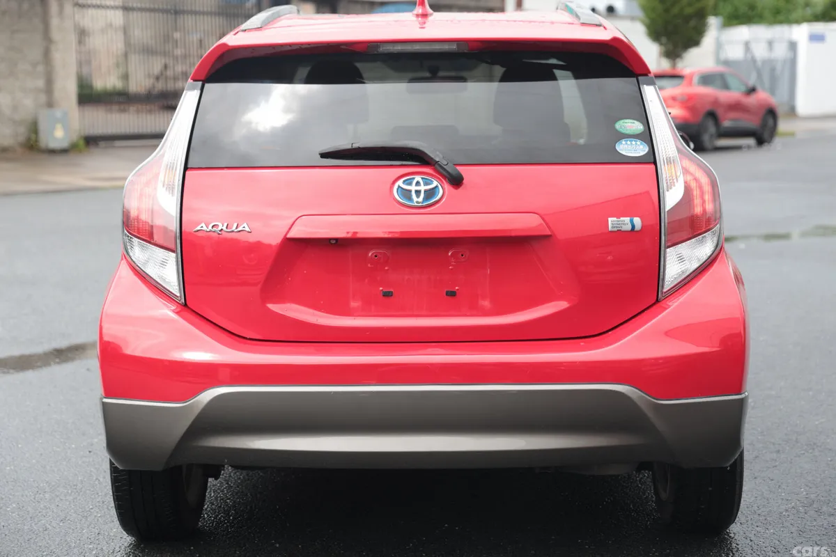 Toyota Aqua Hatchback, Petrol Hybrid, 2015, Red