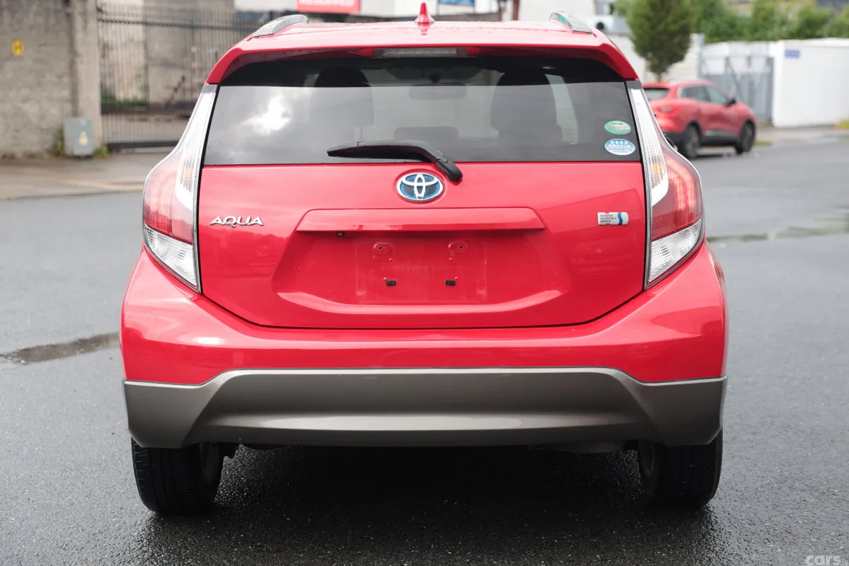 Toyota Aqua Hatchback, Petrol Hybrid, 2015, Red