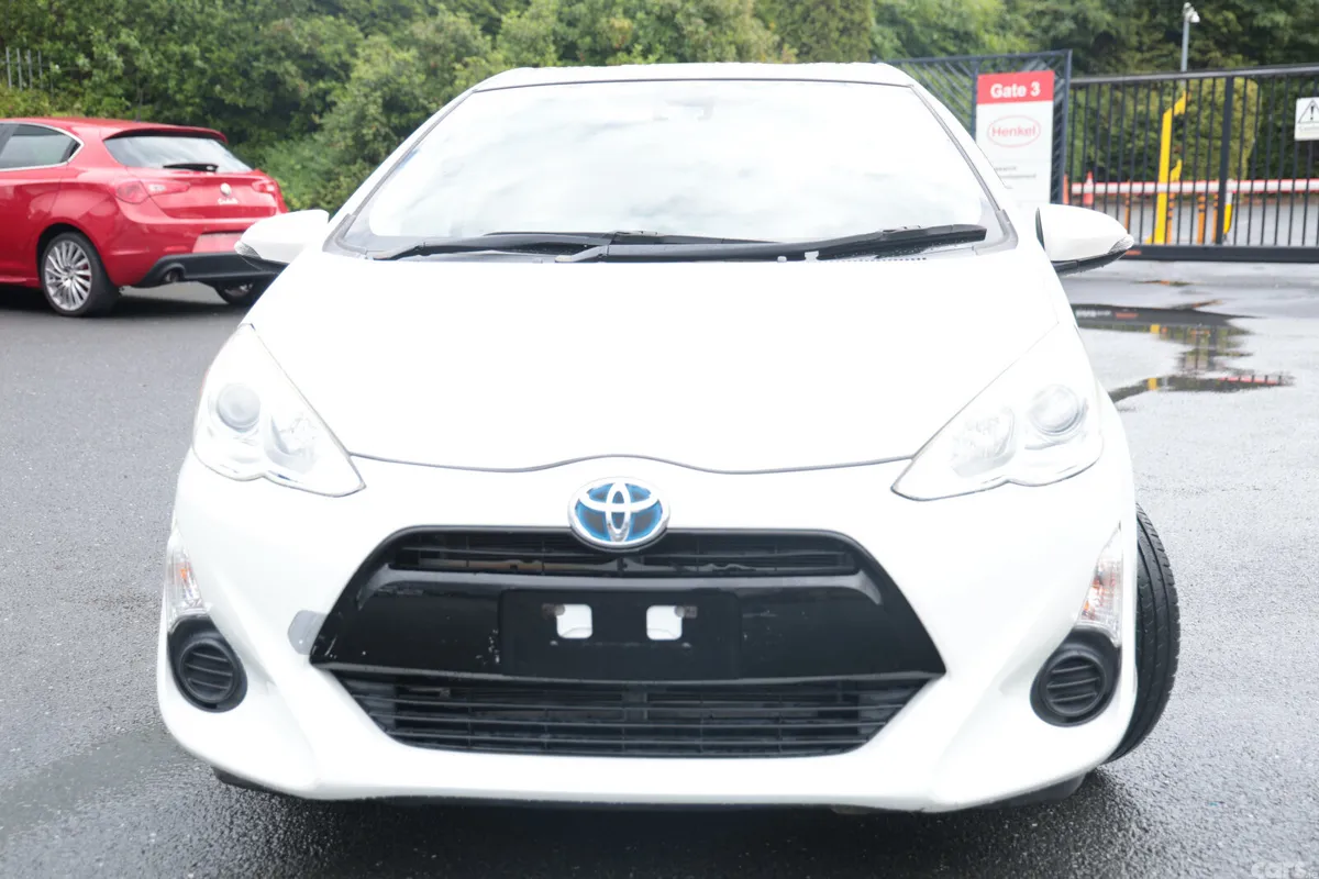 Toyota Aqua Hatchback, Petrol Hybrid, 2016, White