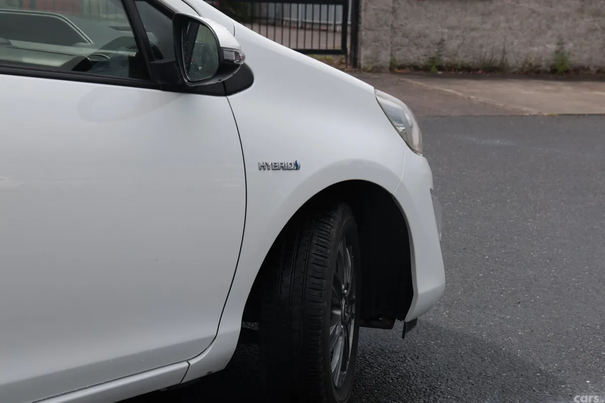 Toyota Aqua Hatchback, Petrol Hybrid, 2016, White