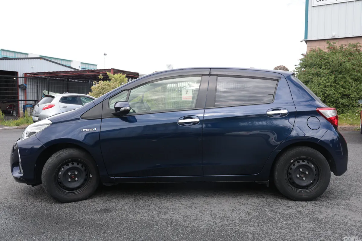 Toyota Vitz Hatchback, Petrol Hybrid, 2019, Blue