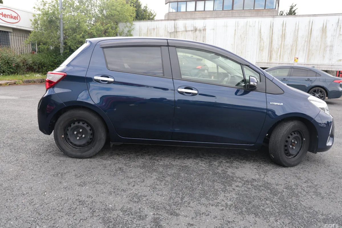 Toyota Vitz Hatchback, Petrol Hybrid, 2019, Blue
