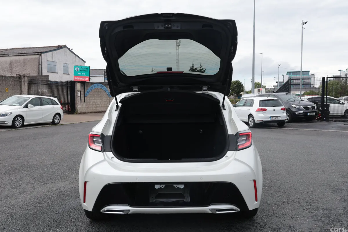 Toyota Corolla Hatchback, Petrol Hybrid, 2018, White