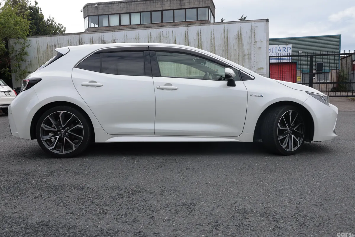 Toyota Corolla Hatchback, Petrol Hybrid, 2018, White