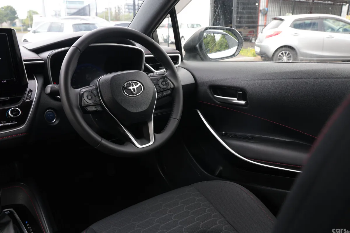 Toyota Corolla Hatchback, Petrol Hybrid, 2018, White
