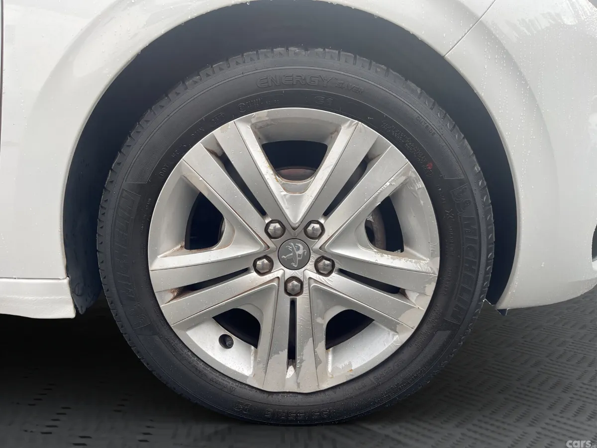 Peugeot 208 Hatchback, Petrol, 2018, White