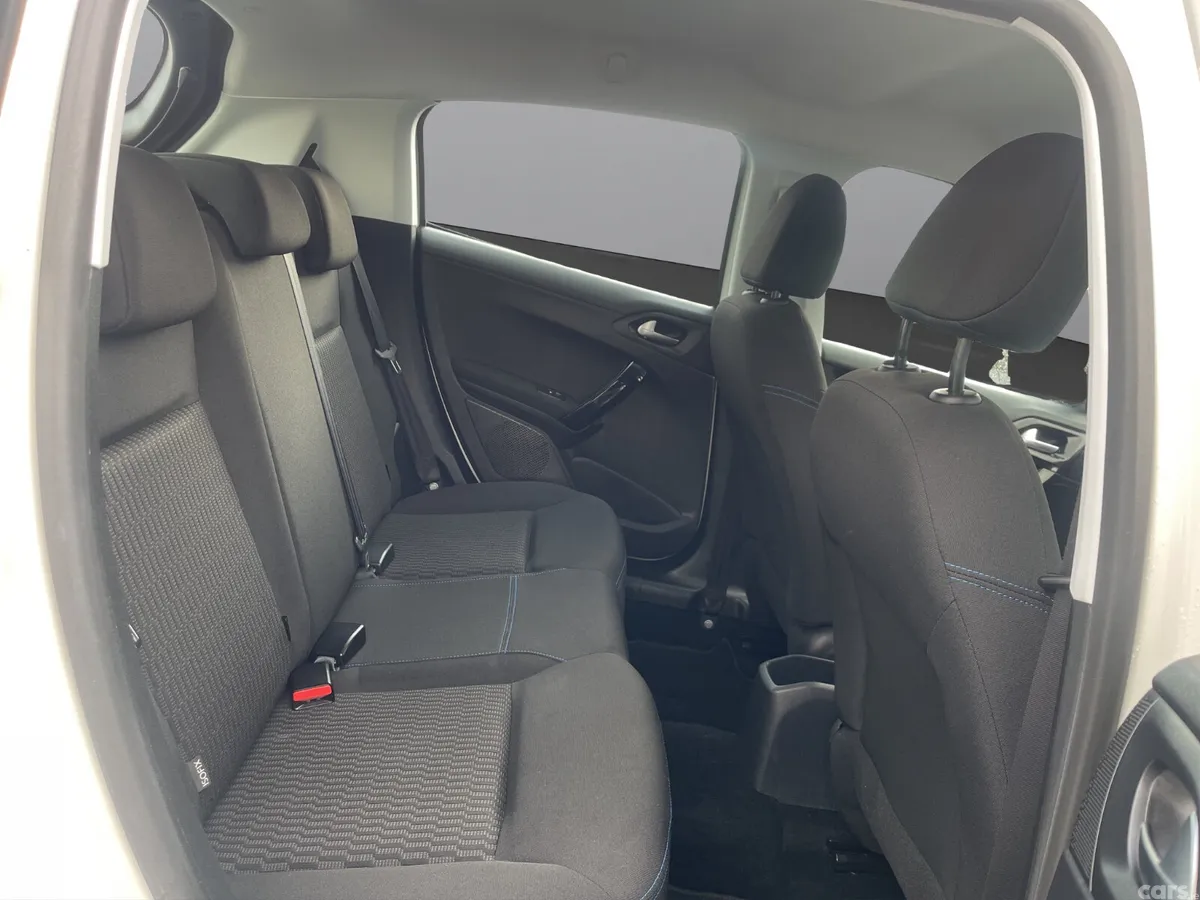 Peugeot 208 Hatchback, Petrol, 2018, White