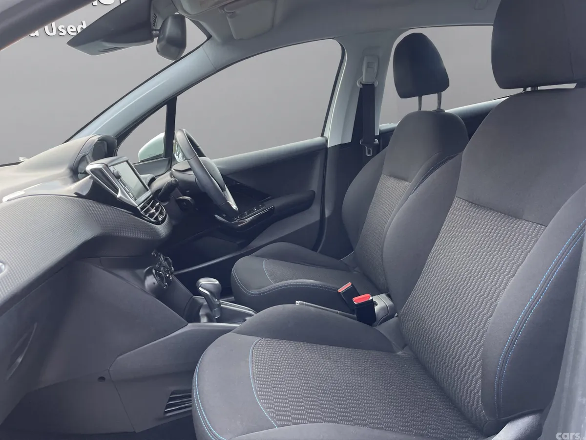 Peugeot 208 Hatchback, Petrol, 2018, White