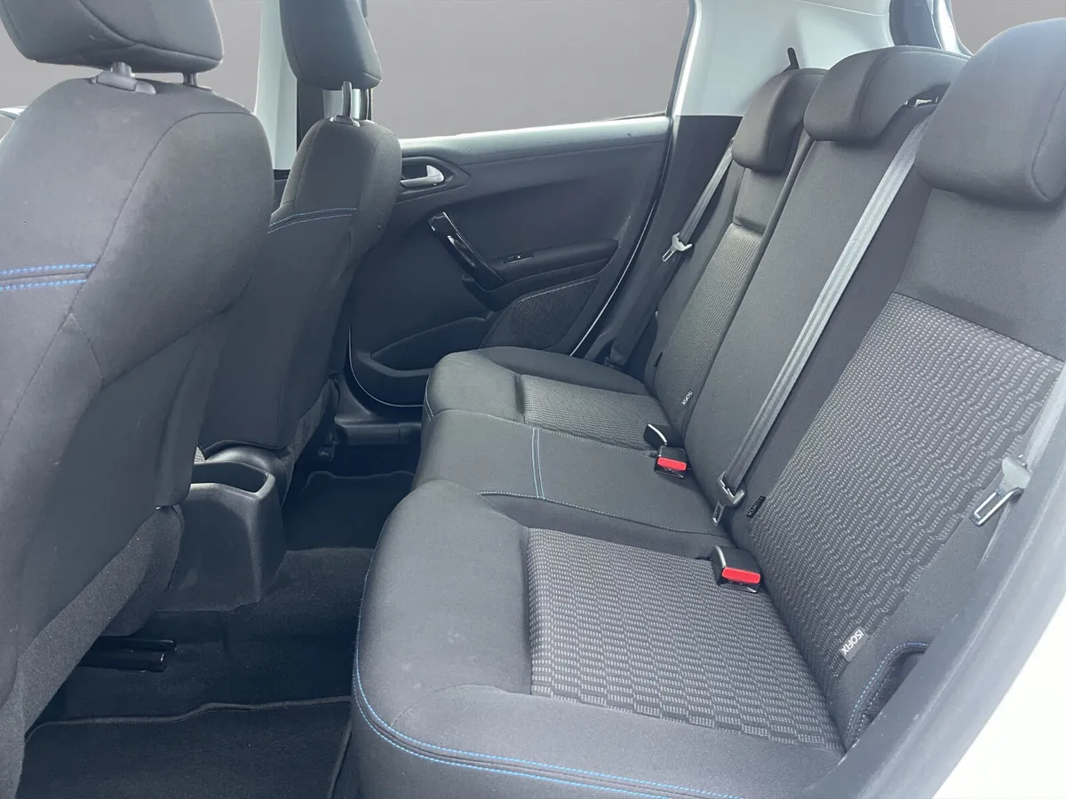 Peugeot 208 Hatchback, Petrol, 2018, White