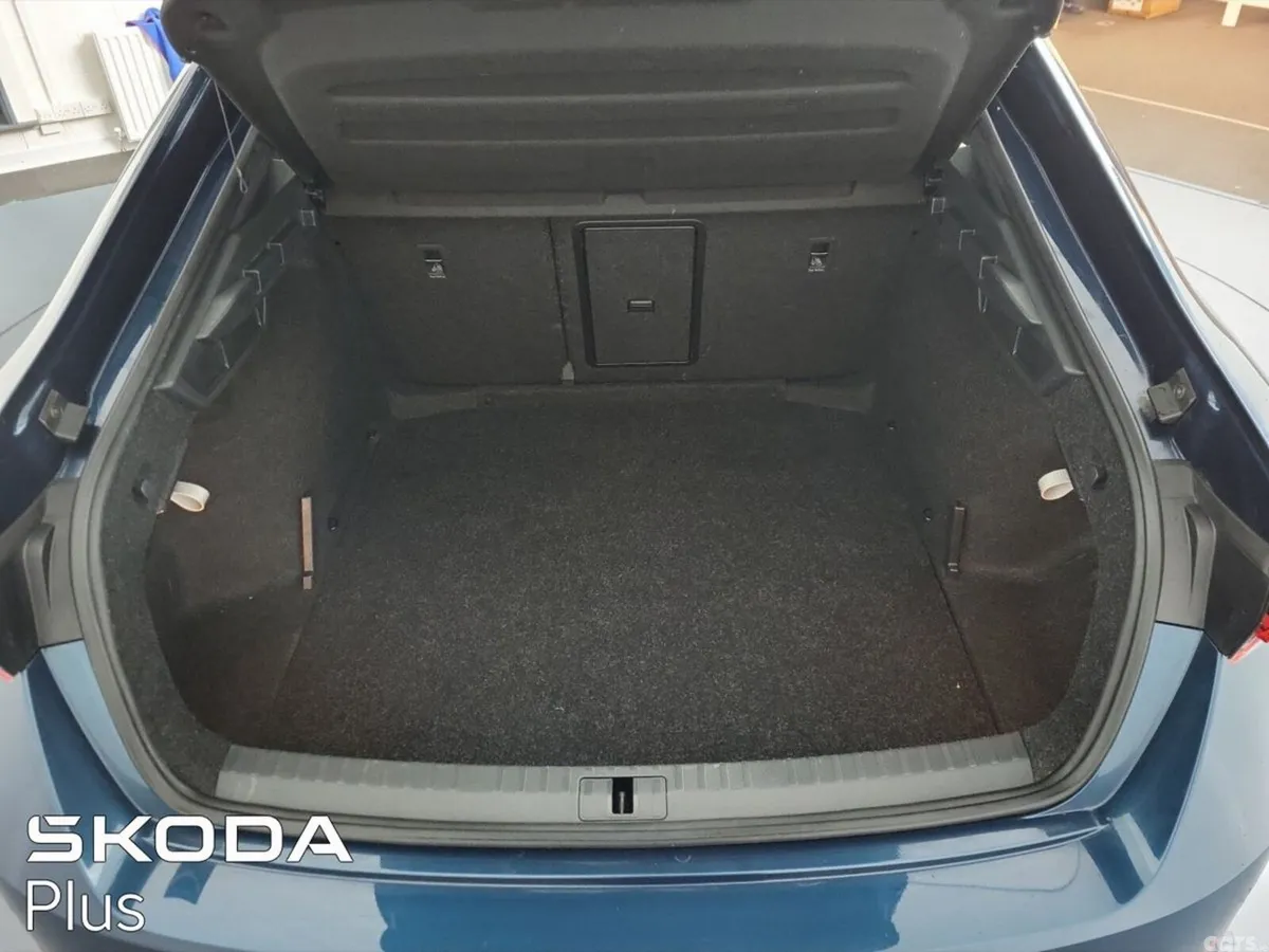 Skoda Octavia Saloon, Petrol, 2023, Blue