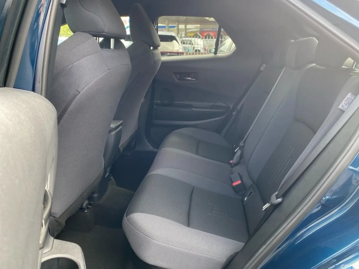 Toyota C-HR SUV, Petrol Hybrid, 2024, Blue