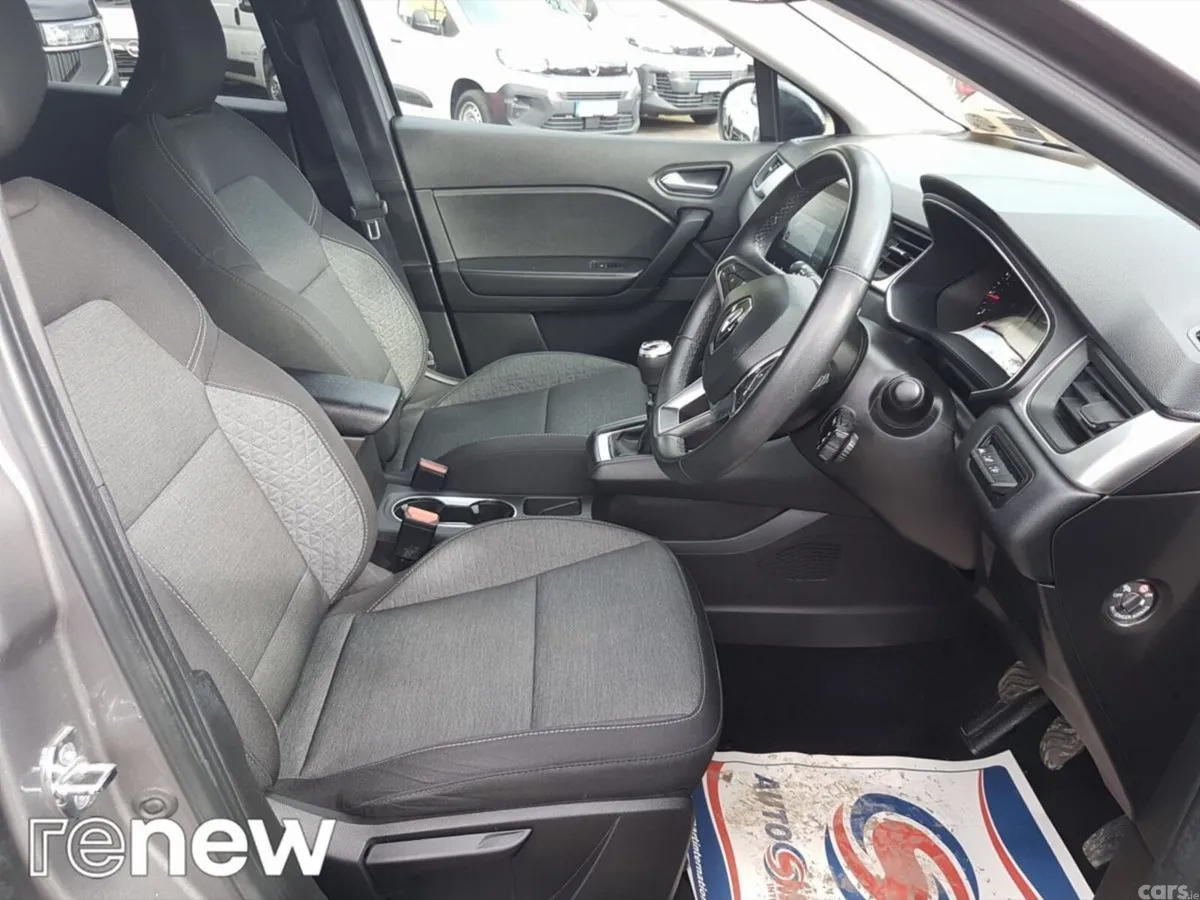 Renault Captur Hatchback, Petrol, 2022, Grey