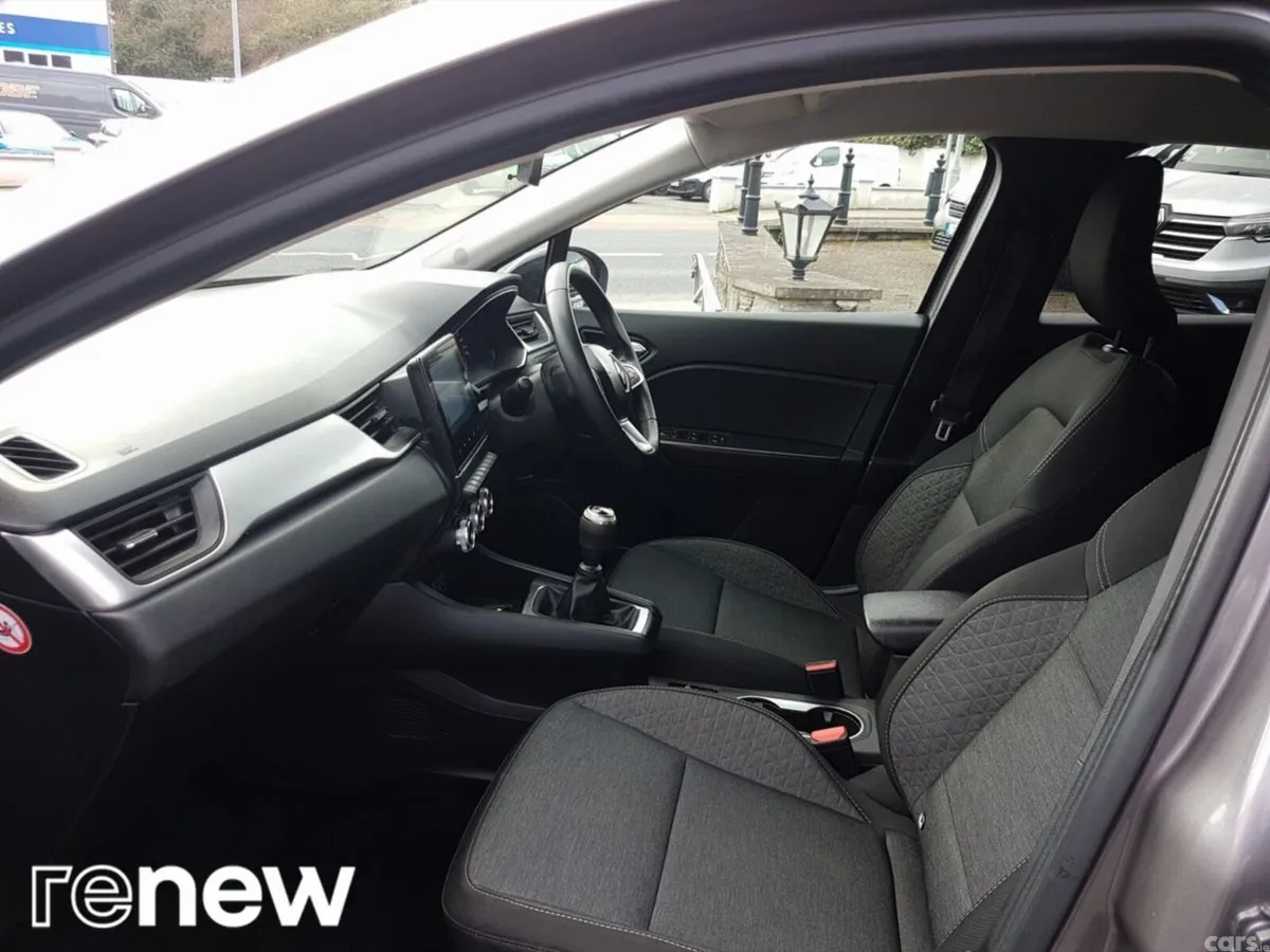 Renault Captur Hatchback, Petrol, 2022, Grey
