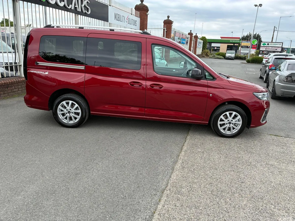 Ford Tourneo Connect MPV, Diesel, 2024, Red