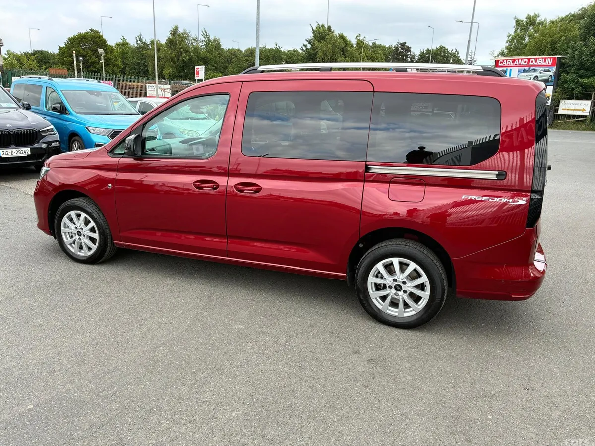 Ford Tourneo Connect MPV, Diesel, 2024, Red