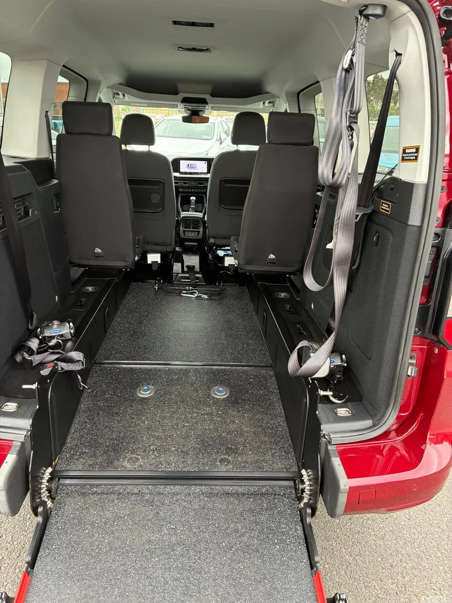 Ford Tourneo Connect MPV, Diesel, 2024, Red