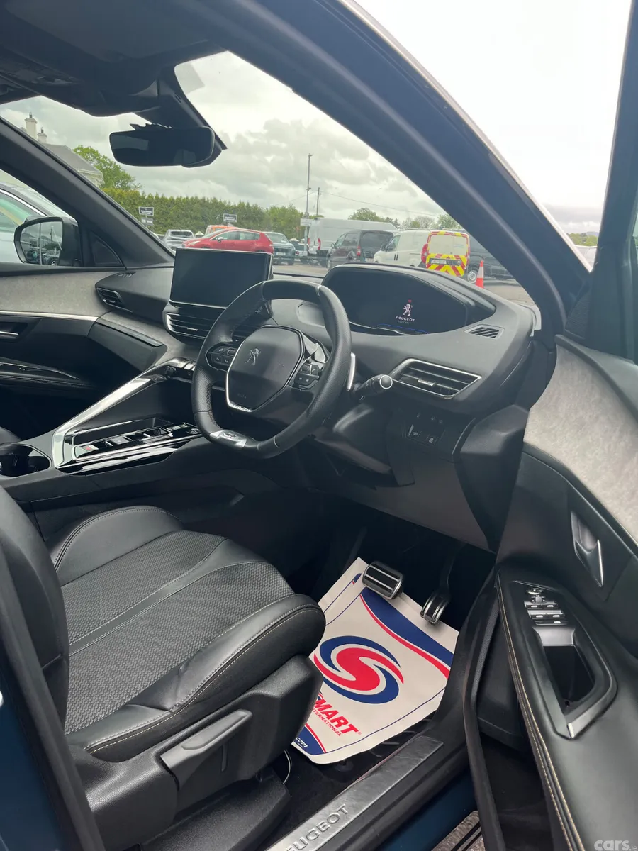 Peugeot 5008 MPV, Diesel, 2023, Blue