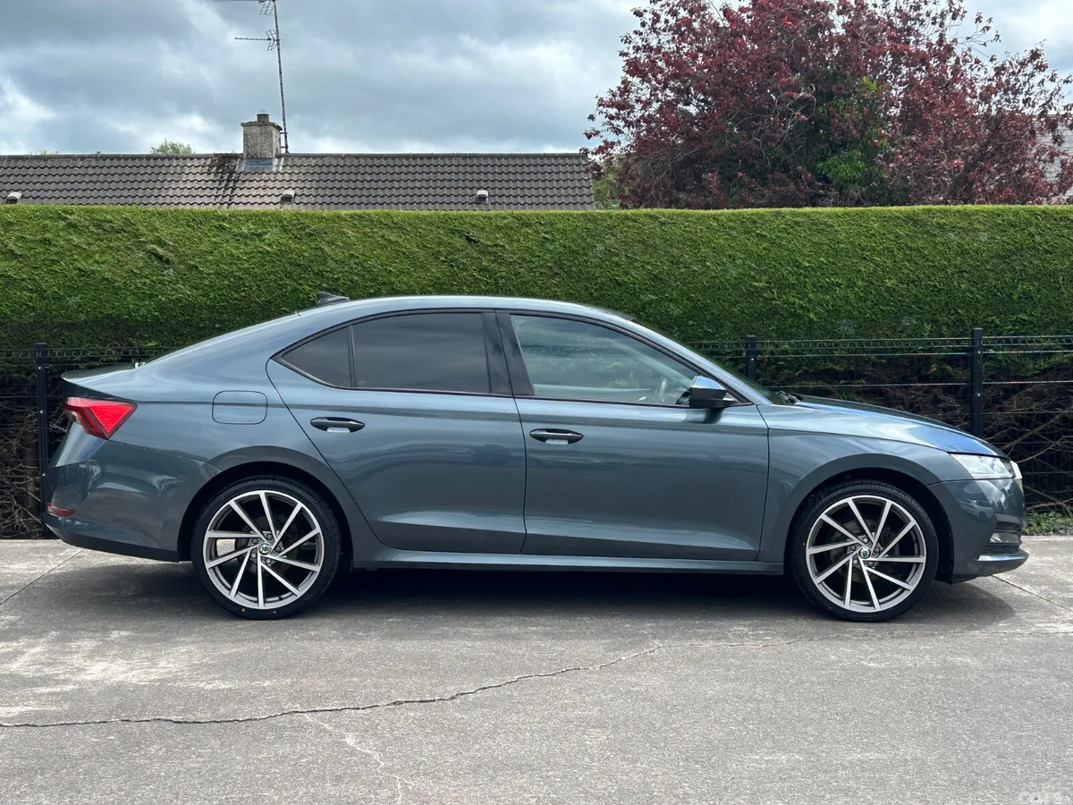 Skoda Octavia Hatchback, Petrol, 2022, Blue